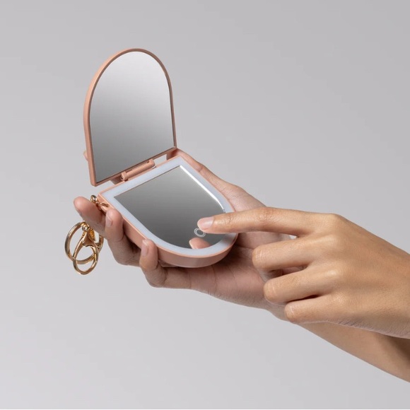 Kitsch LED Compact Mirror Keychain - Picture 2 of 5